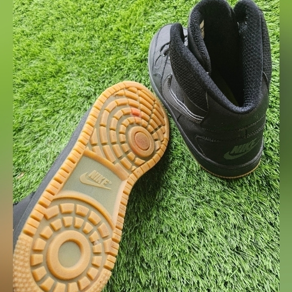 Nike force men's sneakers in size 9.5, color black in great condition - Picture 7 of 15